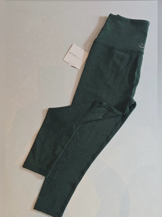 Vuori Pants - NWT Beyond Yoga Spacedye Caught In The Midi leggings, size XS